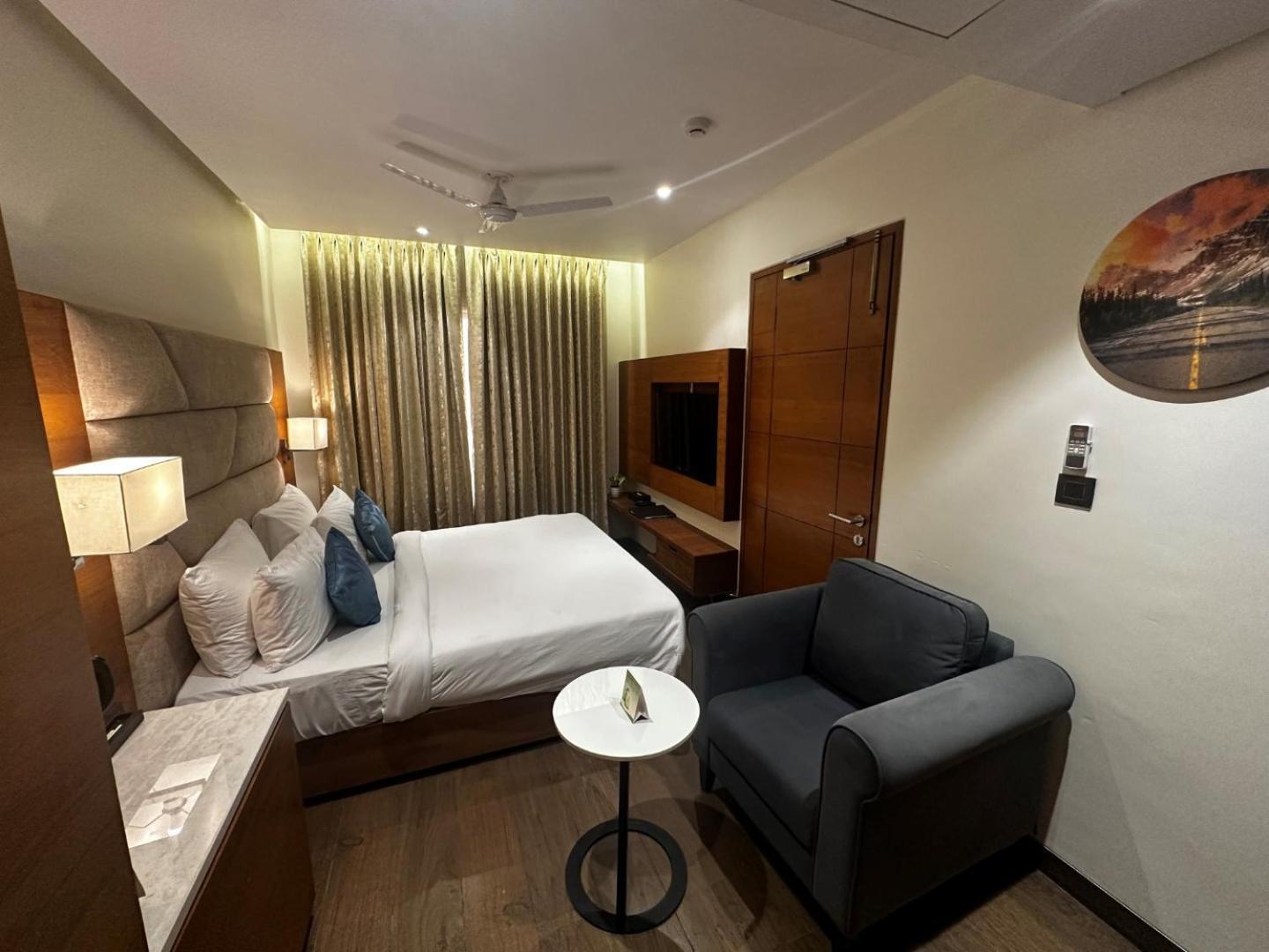 The Glory Suites Near Igi Airport Nova Deli Exterior foto